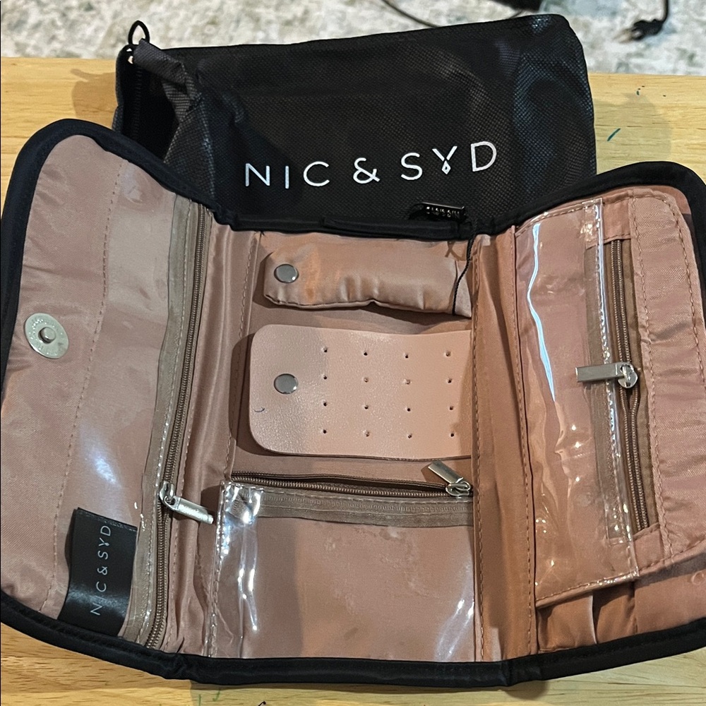 Nic & Syd Black and Tan Travel Bag
